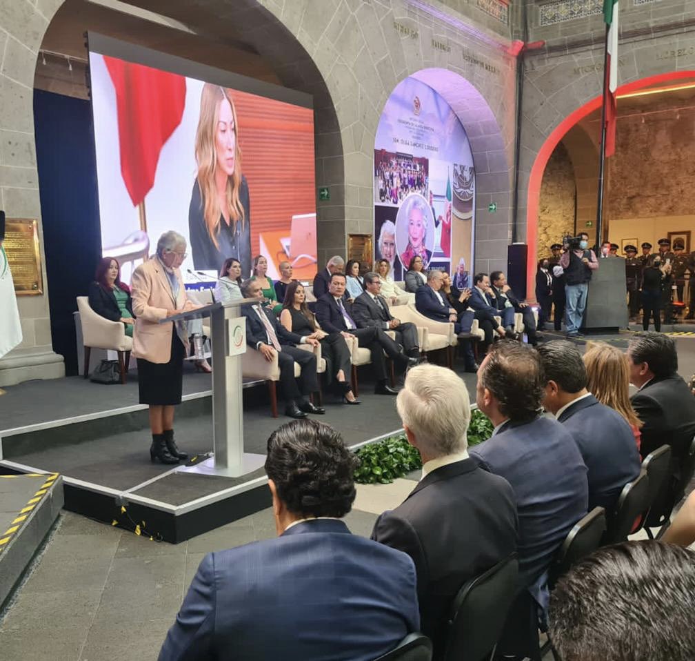 alfredodelmazo's tweet photo. Felicito a la Senadora Olga Sánchez Cordero @M_OlgaSCordero por los resultados presentados en su informe de actividades como Presidenta de la Mesa Directiva del @senadomexicano. https://t.co/VyoqH4ab3g