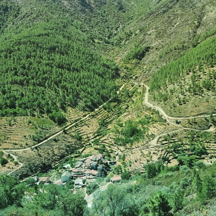 Visita a Las Hurdes esta mañana. 
Sigue verde, sigue viva.
#MeandroDelMelero #MiradorDeLaPregonera
#PiscinasNaturales #Extremadura