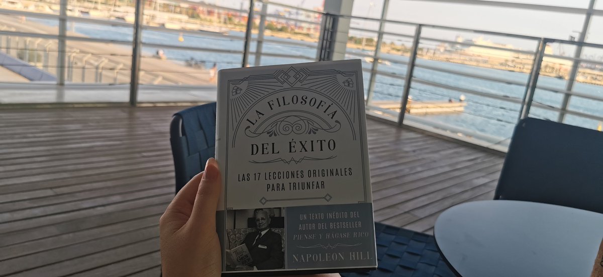 Relax time 🍃
#inspiration #relax #readingforpleasure #success