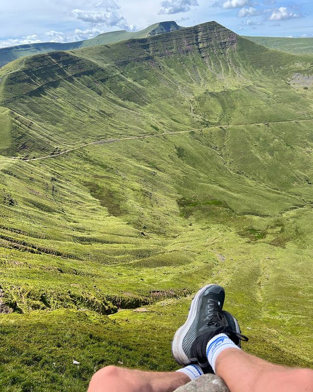 Taking a minute Use #explorebreconbeacons to be featured 📷© @offthebeatentraxuk