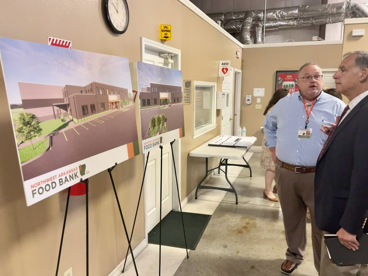 JohnBoozman's tweet photo. The #BustingMyBudget tour is rolling on. Day 3 started with a visit to @nwafoodbank to hear how inflation, supply chain disruptions and high energy prices are impacting its ability to serve those in need, who are also really hurting but can least afford it. https://t.co/2JMI9drWpy