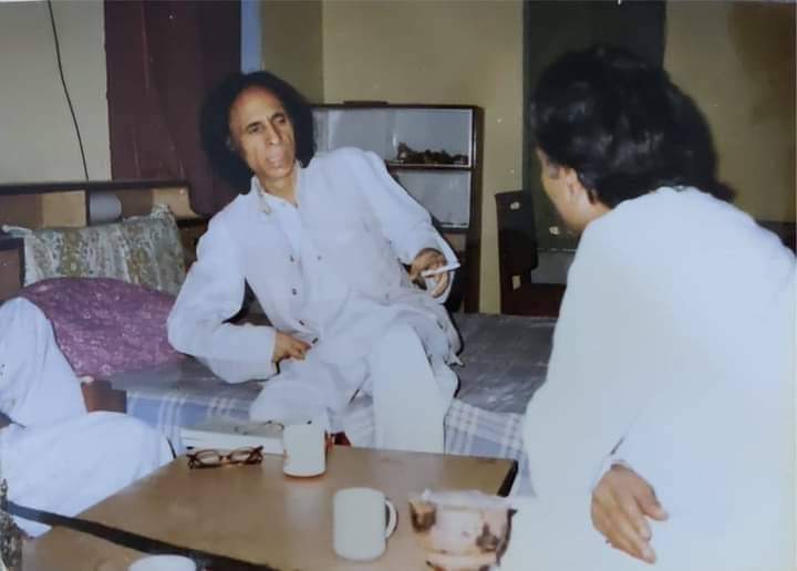 دوستی زندگی کے اکیلے پن کی بیزاری میں ایک انوکھا نشہ ہے