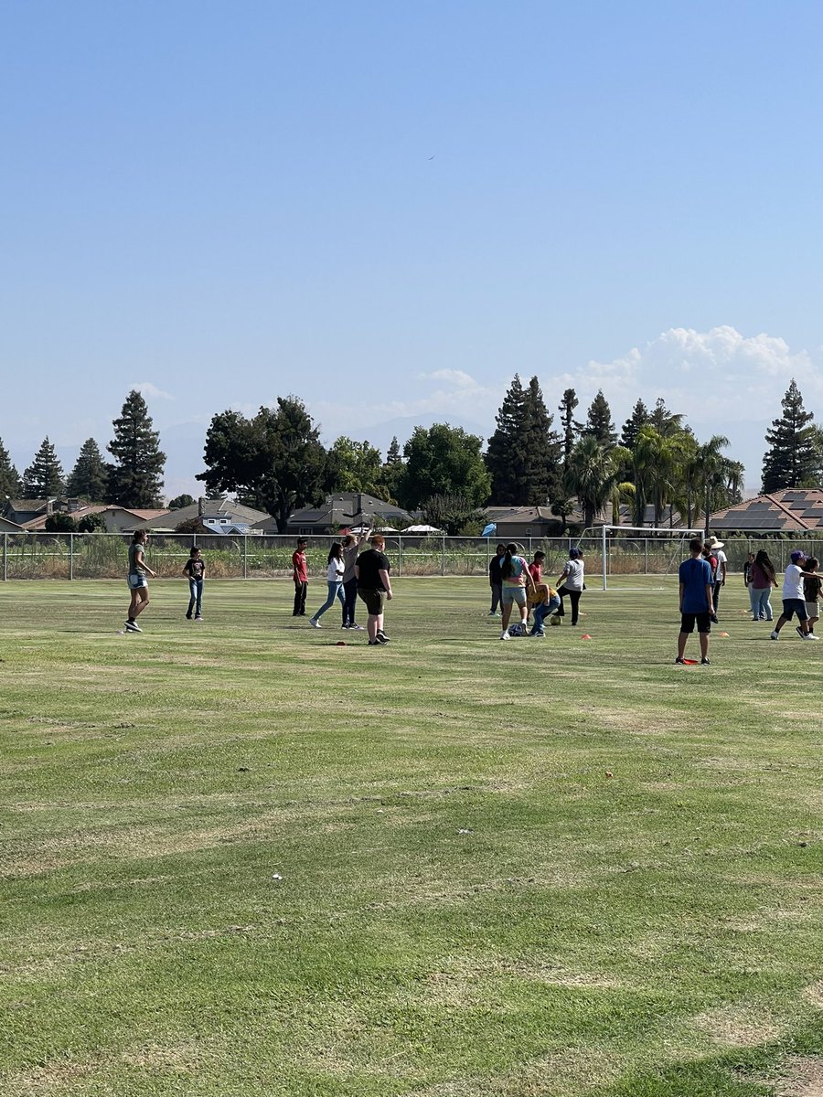 Guerrerotweets's tweet photo. 6th grade Students moving and learning necessary skills for sports! #strongertogether #sciaproud #sciajourney https://t.co/TOOiT89hc4