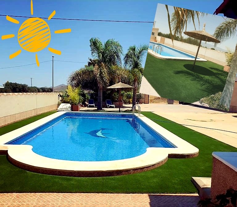 La #piscina se disfruta mejor con el #sol del #verano, en #vacaciones pero sobretodo encima del césped artificial....

@neograss @realturf #cespedsiempreverde #instalacioncespedartificial