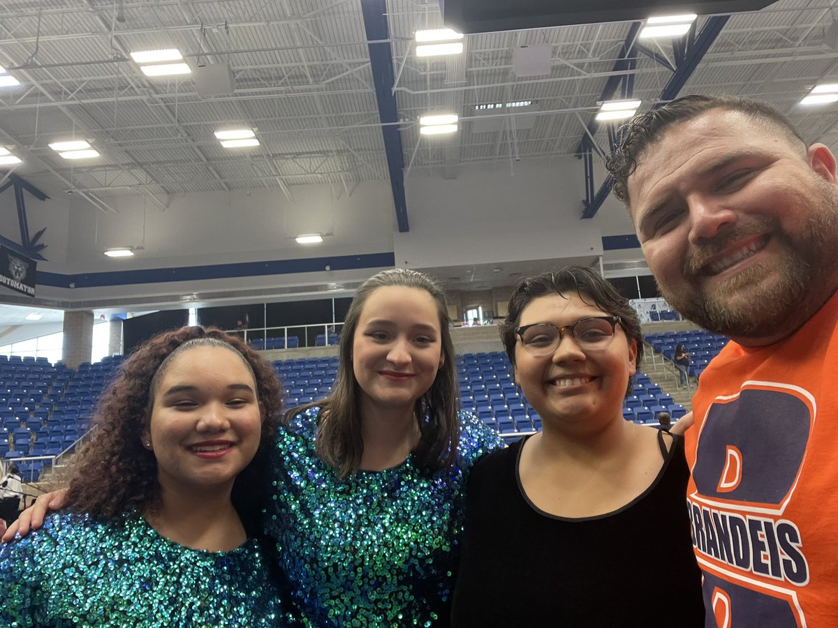 MrAwesomeMoreno's tweet photo. So glad I got as able to take this picture.  Wonderful performances!  Gonna miss these ladies!  @NISD https://t.co/8nnVcIZwQh