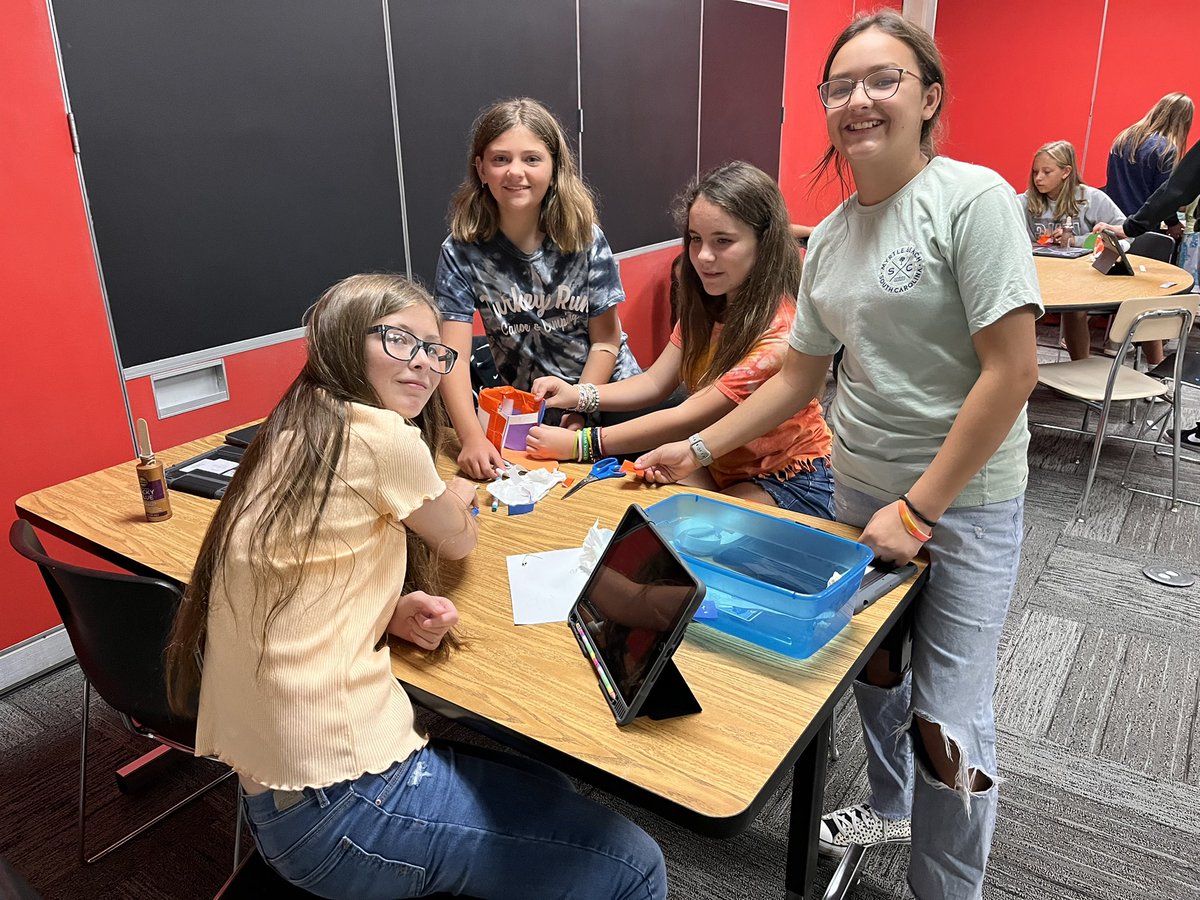 MrsPasmanSMS's tweet photo. PLTW provides an opportunity for students to build and try out their ideas. #LPSelma https://t.co/eQVhcyirLZ