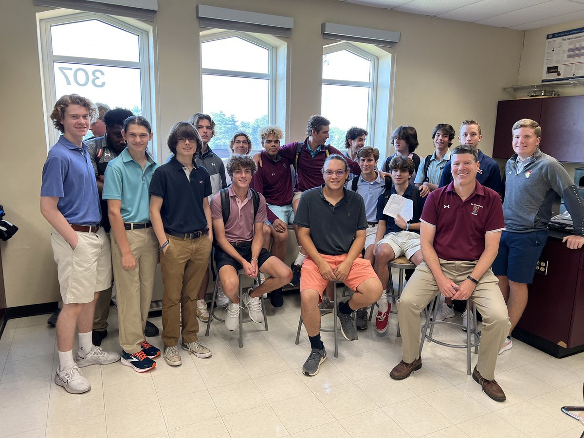 DeSmetJesuitHS's tweet photo. Thanks for a great first day, Spartans! #BacktotheBlock https://t.co/hdfFo66M8m