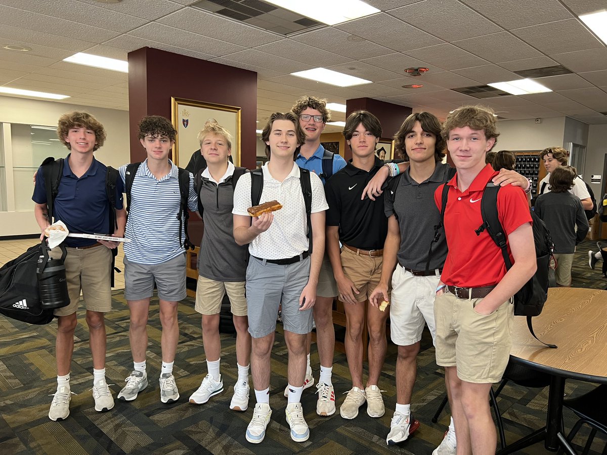 DeSmetJesuitHS's tweet photo. Thanks for a great first day, Spartans! #BacktotheBlock https://t.co/hdfFo66M8m