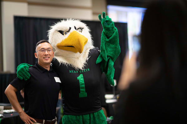 UNTFacSuccess's tweet photo. We had a blast meeting the newest members of our #UNT faculty! Thanks again to all our campus partners who helped make this year’s New Faculty Orientation a success. It’s going to be a great year! 💚🤍 #NewFacultyUNT https://t.co/VEIujOsZXL