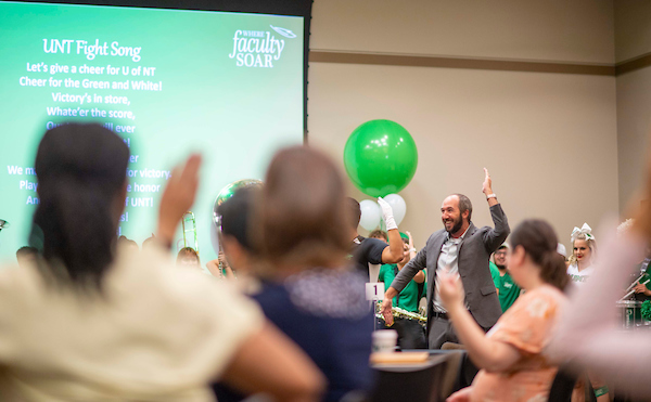 UNTFacSuccess's tweet photo. We had a blast meeting the newest members of our #UNT faculty! Thanks again to all our campus partners who helped make this year’s New Faculty Orientation a success. It’s going to be a great year! 💚🤍 #NewFacultyUNT https://t.co/VEIujOsZXL
