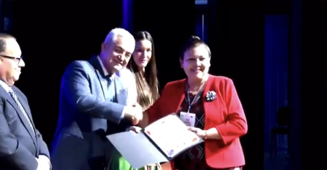 AIMMGMSonora's tweet photo. Por su gran aportación para avanzar en la igualdad sustantiva en el ámbito de la Academia, @ArauxElizabeth Sria de la @AIMMGMSonora y Vpdte educativa de la @AIMMGM_Nacional fue galardonada por la #RENIES en la 1 edición de Mujeres Reconociendo Mujeres @WimMexico @ClusterDeSonora https://t.co/7aTCZvbc4F