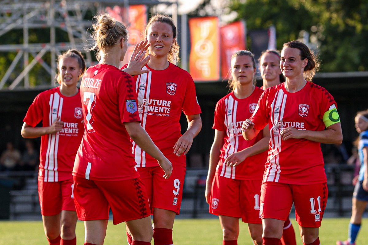 AFGELOPEN! FC Twente wint met 13-0 van Agarista CSF. Zondag om 18.00 staat de wedstrijd tegen SL Benfica op het programma.

#agatwe (13-0
#FCTwente #UWCL