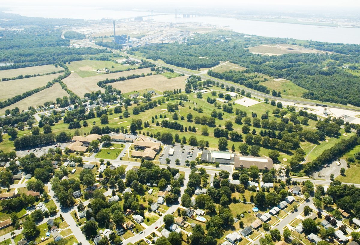 salemccnj's tweet photo. Today’s photo from 2008 shows a bird’s eye view of campus and the surrounding area. The Glass Education Center on the north end of campus had not been built yet. In the distance, the Delaware River and Delaware Memorial Bridge are visible.
#tbt #SCC50 https://t.co/VS1VtrY1C6