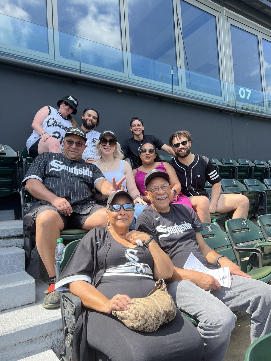 Meganwhitesox73's tweet photo. @whitesox #changethegame Thank you @KapN93 for making this family memory happening! My sister in from London and @whitesox is where she wanted to go!!!!!! https://t.co/UWsaZd0lx4