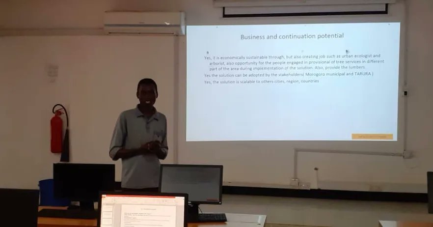 GeoICT4eSUA's tweet photo. Today at @SokoineU we got a chance to present our actionable solutions ideas for the @GeoICT4e #MCL Umbrella Challenge and get some feedback on how to best improve the solutions. https://t.co/viJ5CAjzdl