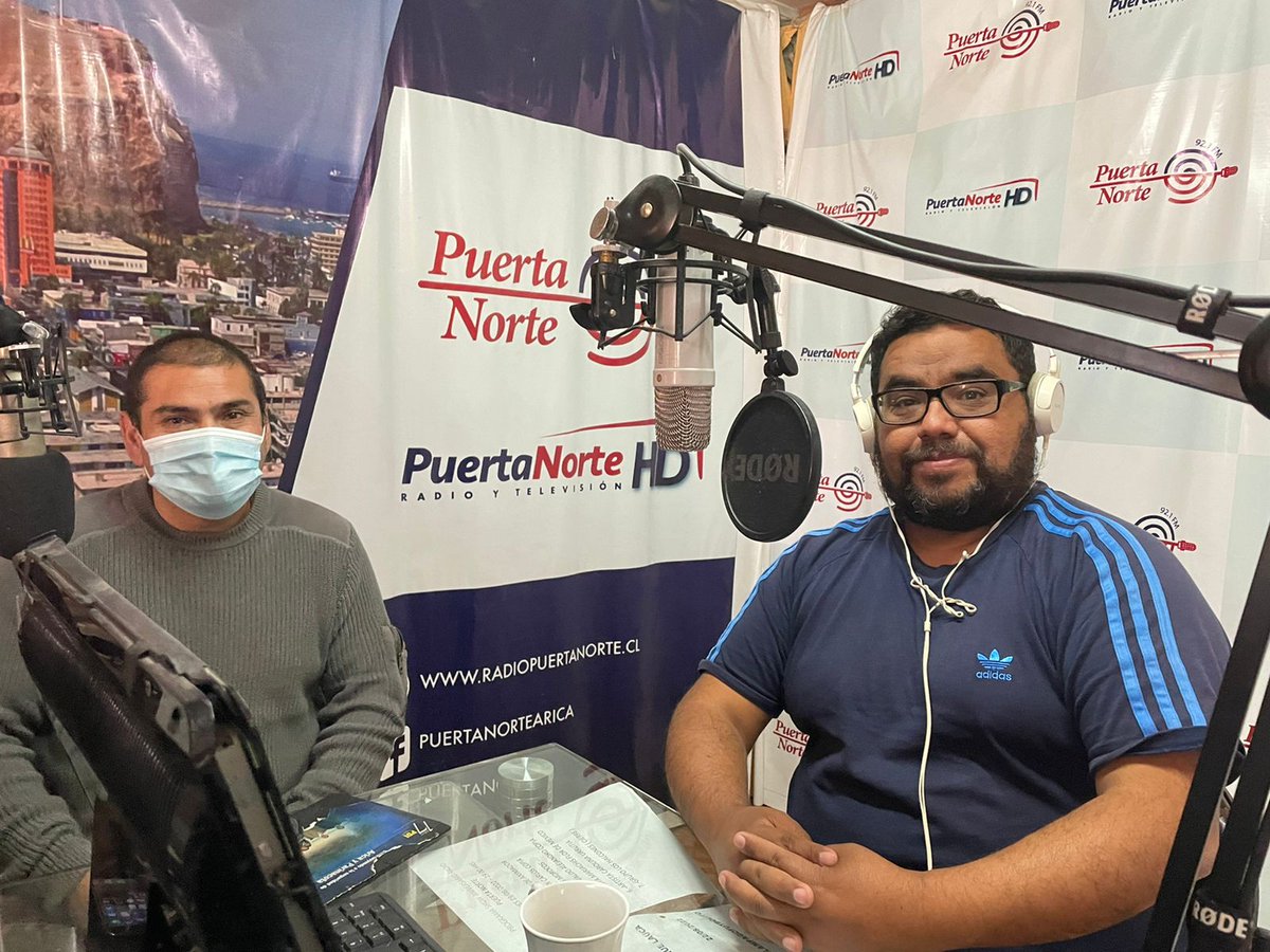 INJUV_XV's tweet photo. En Radio @puertanorte 92.1 🎙 hablando del chat Hablemos de Todo, el Mes de la Juventud, cómo descargar la #RT37, entre otras actividades y programas de @INJUV_XV https://t.co/7PVEKXhBAG