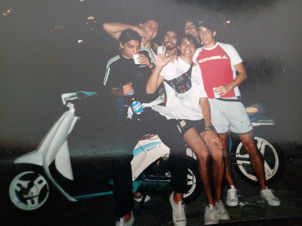psl87's tweet photo. @todopasa1043 @gonzaconti #Fuirolinga. Las Topper blancas y las quilmes ❤️ https://t.co/idz86HlSwT