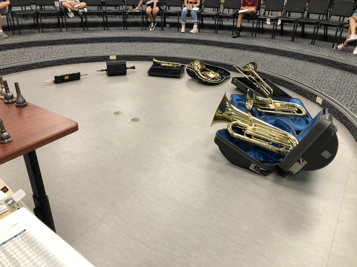 BurringtonMr's tweet photo. 🎉 HAPPY NEW YEAR 🥳 What’s a great way to kick it off? Trying 5th graders on band instruments of course! By September I will have given each 5th grader the opportunity to hear and try our beginning band instruments. #hudband #ewispride #beginningband #5thgrade @EastWoodsPride https://t.co/uHFU6DY8Ef