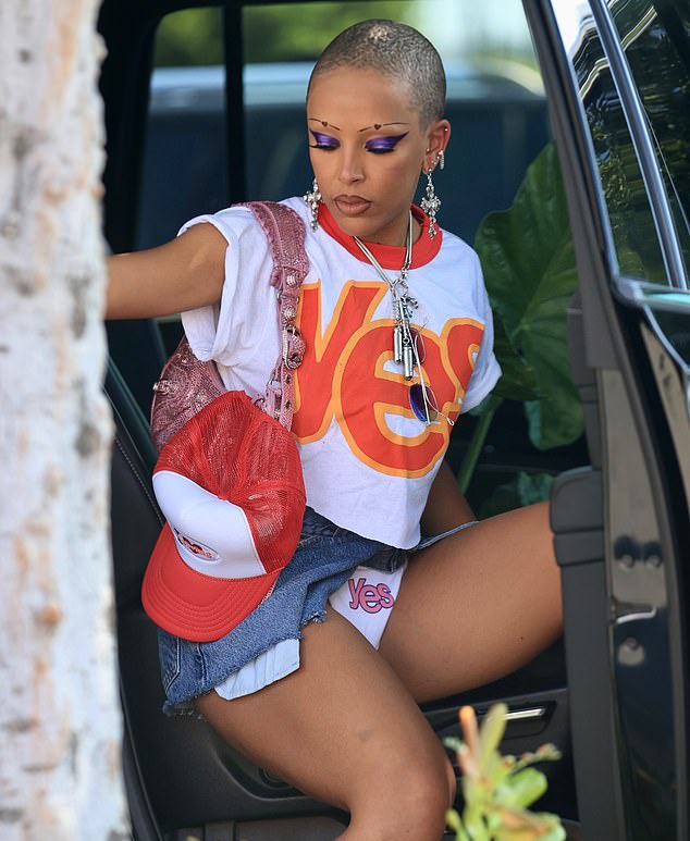 AyandaYandiey's tweet photo. I'm so obsessed with her. Cav her legs 😭😭❤️🧡 https://t.co/4dwgQwKVtW