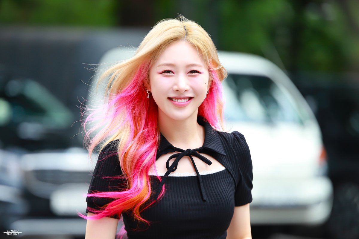 Beyond_TheLine_'s tweet photo. 220805 뮤직뱅크

사랑 헤즈야😍

#Hezz #헤즈
#Hezz_Churup #Churup
#홍의진 #HONGEUIJIN #SONAMOO #UNI_T https://t.co/YjgXPiVL1w