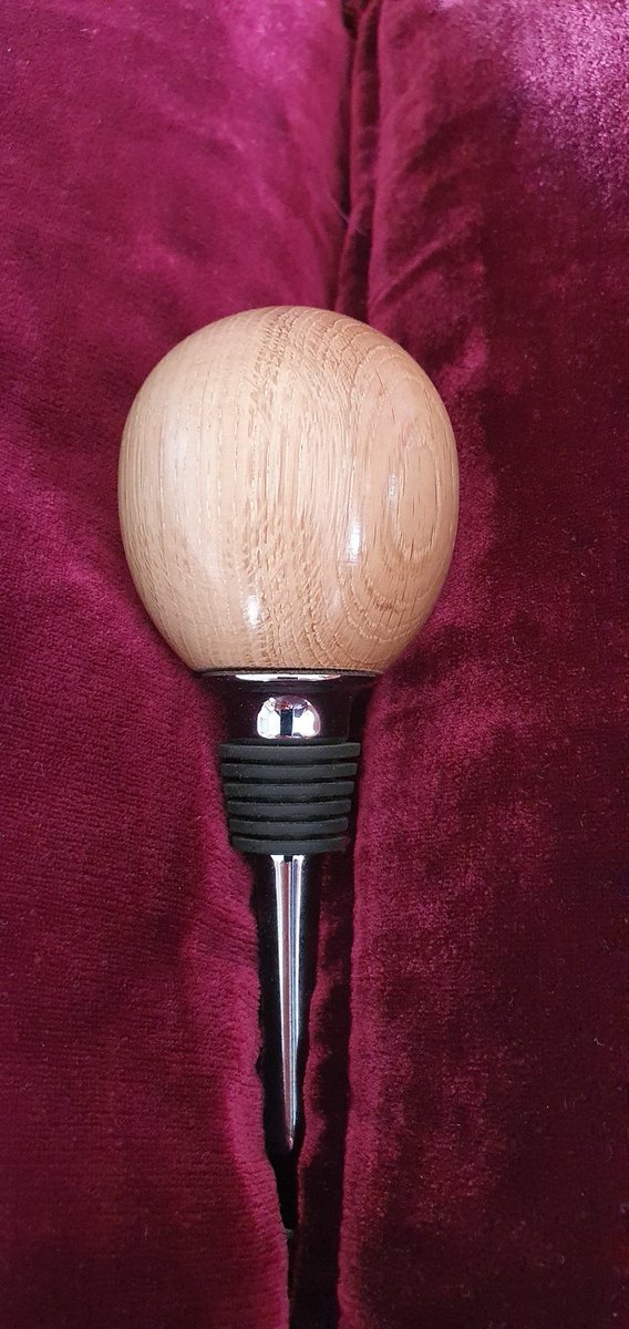 Kernow27's tweet image. Oak bottle stopper. About 30 years of growth rings. 
#Woodturning #Handmade