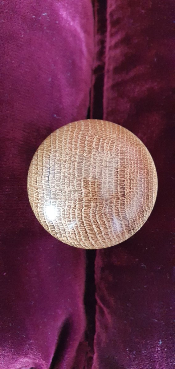 Kernow27's tweet image. Oak bottle stopper. About 30 years of growth rings. 
#Woodturning #Handmade