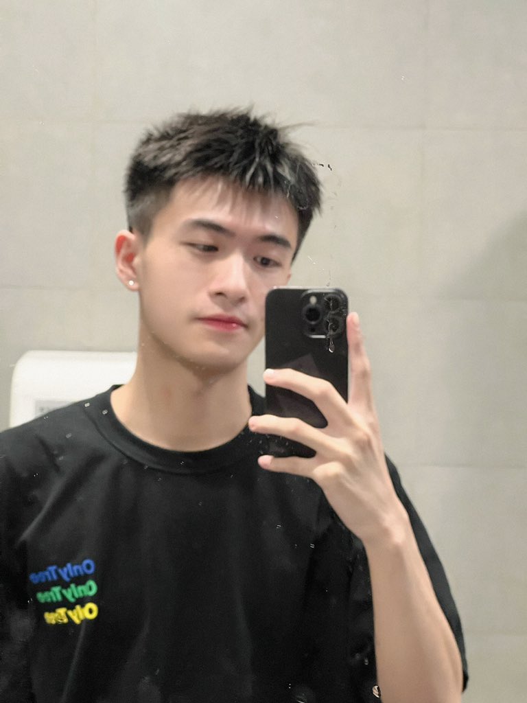 Chriiis tweet media