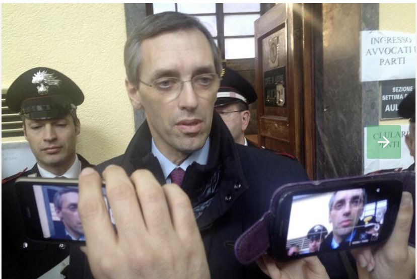 maxbind1969's tweet image. Come uomo ed avvocato non lo giudico.
Come politico basti questo:
dal sito OpenParlamento, che supervisiona le attività di deputati e senatori, dal 2001 al marzo 2022 Ghedini ha avuto un tasso di assenteismo di circa il 98%…. E noi si pagava….