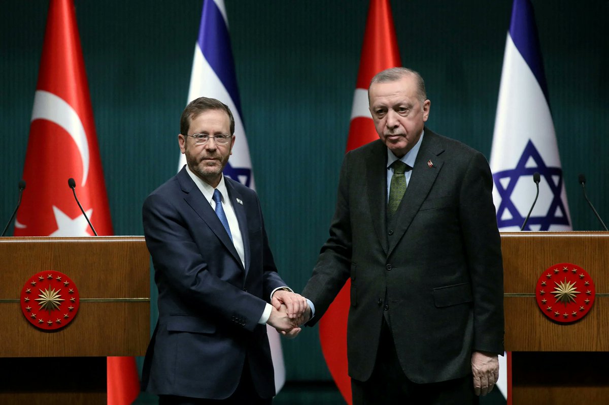 dtgunluk's tweet photo. Türkiye İsrail ilişkilerine dair @nytimes 'da @IKershner imzalı bir yazı yayınlandı. "Israel and Turkey to Restore Full Diplomatic Ties": İsrail ve Türkiye Tam Diplomatik İlişkileri Yeniden Kuracak
https://t.co/dxmVgRxSYH https://t.co/3bNQ6puPci