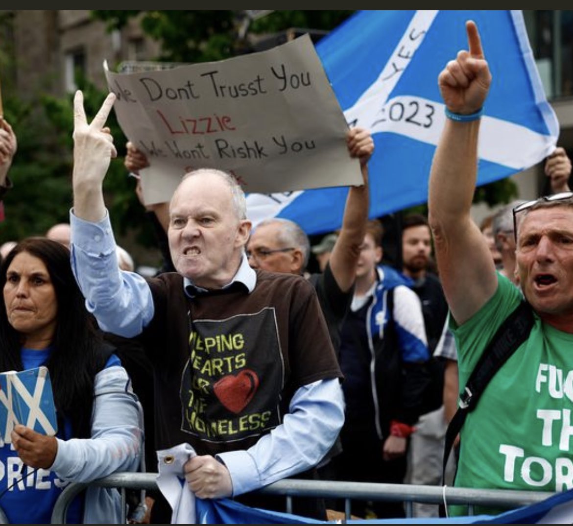 GaryArt99764623's tweet photo. Wee Nippy’s henchmen! Luckily for them they are both work shy professional haters and therefore will not face the sack on Monday morning! https://t.co/92uyuQIe3n