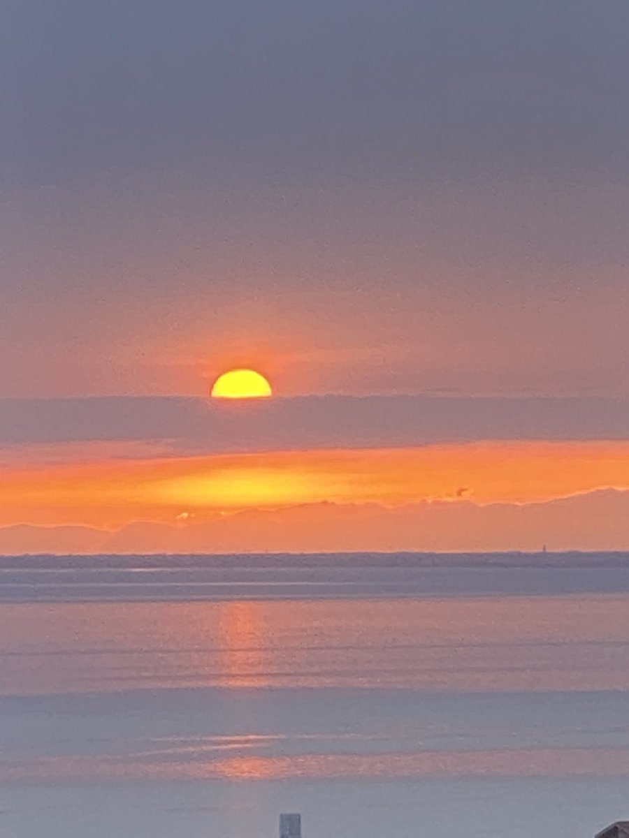 Isa_Fran_co's tweet photo. Un “banale” #tramonto sul Golfo di #Trieste 
#oggi #18agosto https://t.co/cxHMrx5iXa