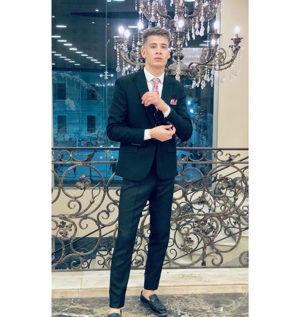 👔♠️