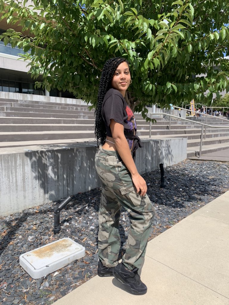 _parisssst_'s tweet photo. If anything, I’m everything👸🏽❤️‍🔥💼  #seniorszn #ncat #lastfdoc https://t.co/YkwtDxRmBx