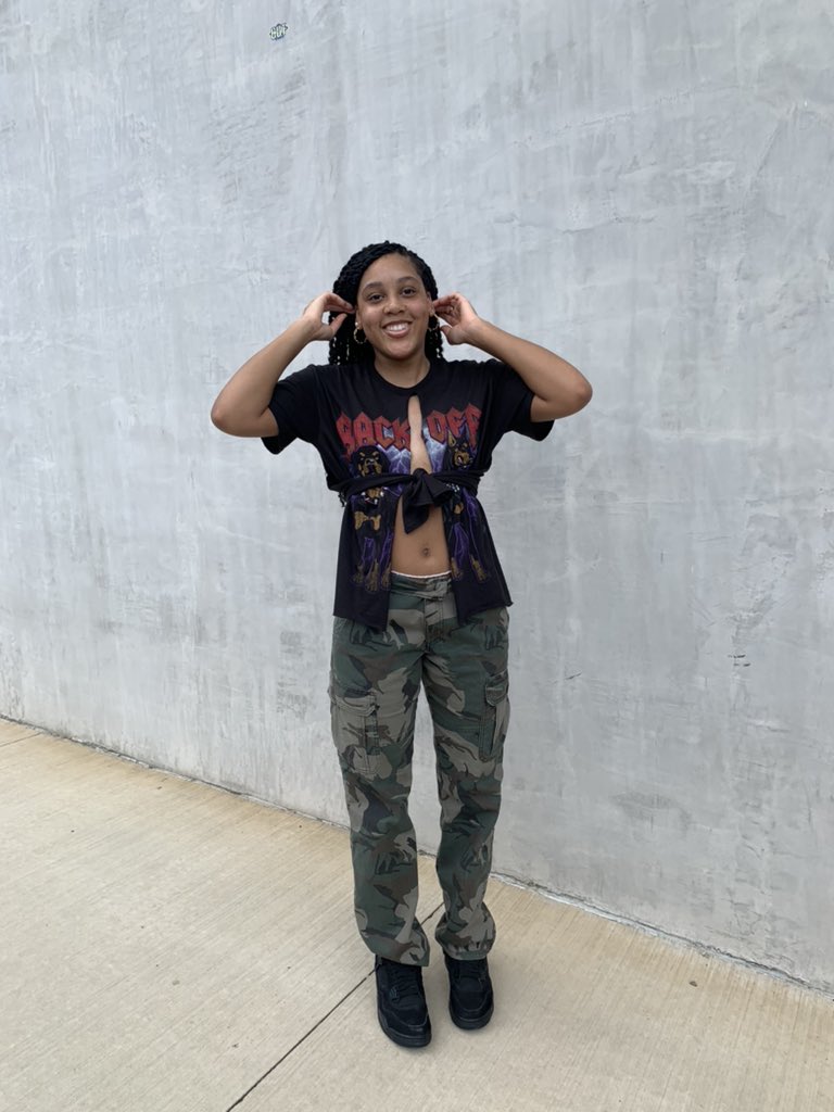 _parisssst_'s tweet photo. If anything, I’m everything👸🏽❤️‍🔥💼  #seniorszn #ncat #lastfdoc https://t.co/YkwtDxRmBx