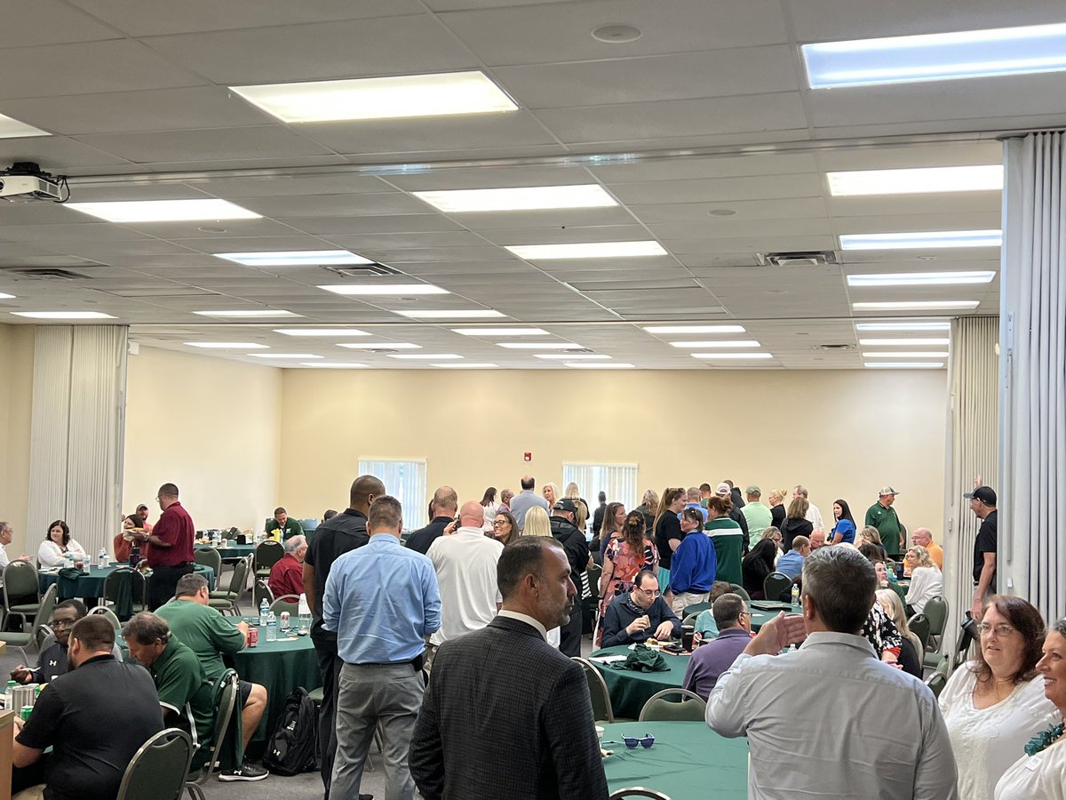 hkeithwade's tweet photo. Webber International University’s 96th academic year has officially begun with our traditional annual retreat and breaking of bread among faculty, staff, and administration. https://t.co/8kdMN51Aq4