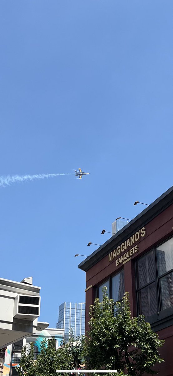 MittGleason's tweet photo. @BlueAngels @Maggianos https://t.co/puA8YYkL7H