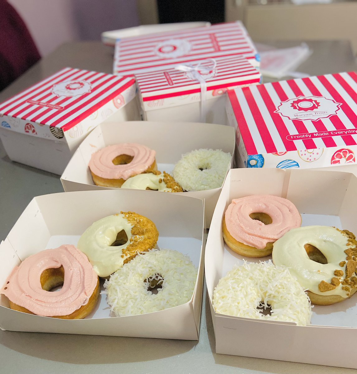 Maryamaa_abkr's tweet photo. FRESHLY Homemade Donuts 

Soft and fluffy!!

Pls do RT🙏 https://t.co/dcCZXM49SL