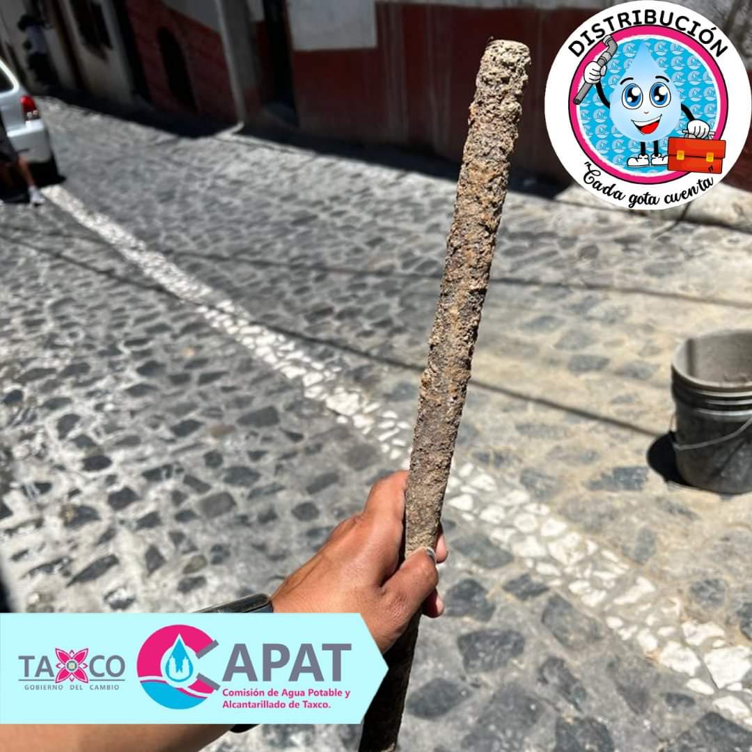 TrechoInforma's tweet photo. #Taxco | Se realiza la sustitución de tubo galvanizado en avanzado estado de oxidación que obstruía el paso del agua hacia una toma, la cual fue reportada por un usuario, la sustitución fue por tubo plus en la conexión de la toma a la línea general.
#GobiernoDelCambio #Capat2124 https://t.co/4VY0eM7SIl