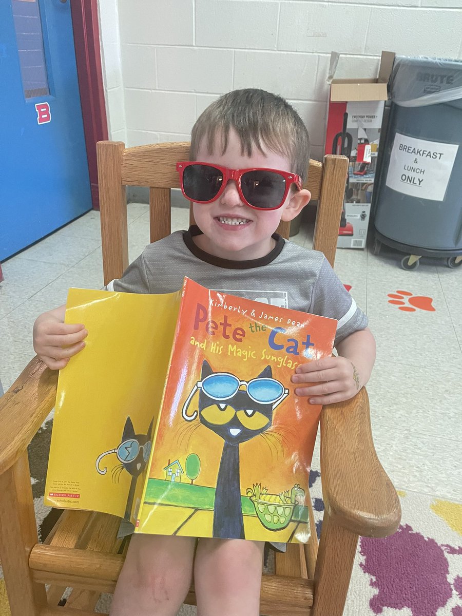Preschool_BES's tweet photo. Preschool is spending our first week with Pete the Cat 💙 @BESBartlett #SimplytheBESt #BESties https://t.co/9bHSLfjTOf