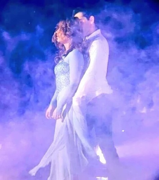 ValoudelOM's tweet photo. ღ҉ღ✽¸.• •.¸✽ღ҉ ღ҉ ღ҉ღ✽¸.• •.¸✽ღ҉ღ
Prête pour notre 🌜soirée🌛 Ma @choupetteOL 💖
Souvenir #Dals6 💫 #TeamPrisciLicata💗💃🕺❤️
🎉Soon sur W9 🎉
🩰💃🩰 https://t.co/yjCvxZS4hc
