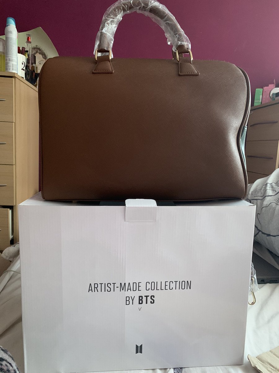 BLUESlDEGOES's tweet photo. ITS HERE!! @kwave_chingu thank youuuu <333 https://t.co/iEvBYUoFqR