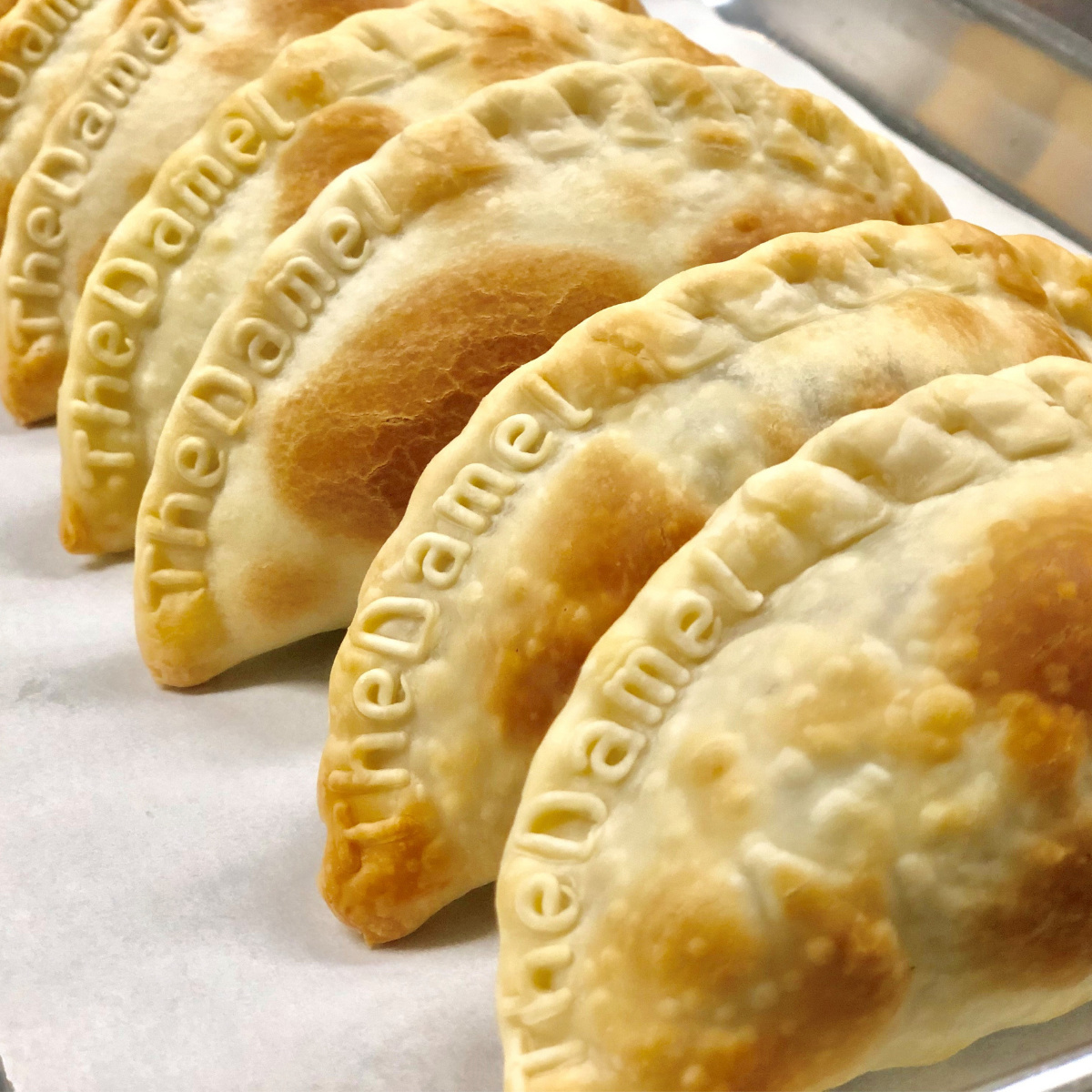 So many empanadas, so little time...🥟🥟🥟
We have an abundance of empanada flavors to appease all diets.
Great for a snack or a whole meal!
#empanadas #sogood #flavors #thedamel #yum #carne #1