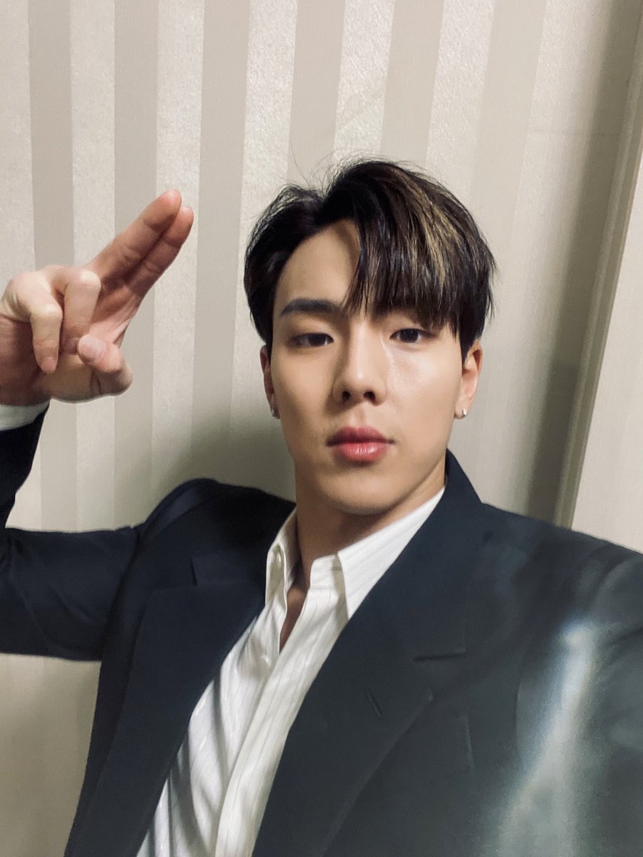 himshownu's tweet photo. [#SHOWNU] Mis jóvenes amigos, trabajaron duro y gracias a ti y a Monbebe por compartir esta transmisión conmigo, fue divertido y una experiencia memorable #Capteen https://t.co/eQrBDbzRvN