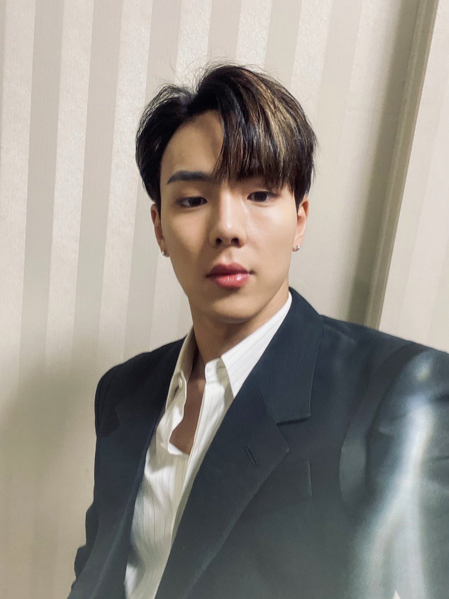 himshownu's tweet photo. [#SHOWNU] Mis jóvenes amigos, trabajaron duro y gracias a ti y a Monbebe por compartir esta transmisión conmigo, fue divertido y una experiencia memorable #Capteen https://t.co/eQrBDbzRvN