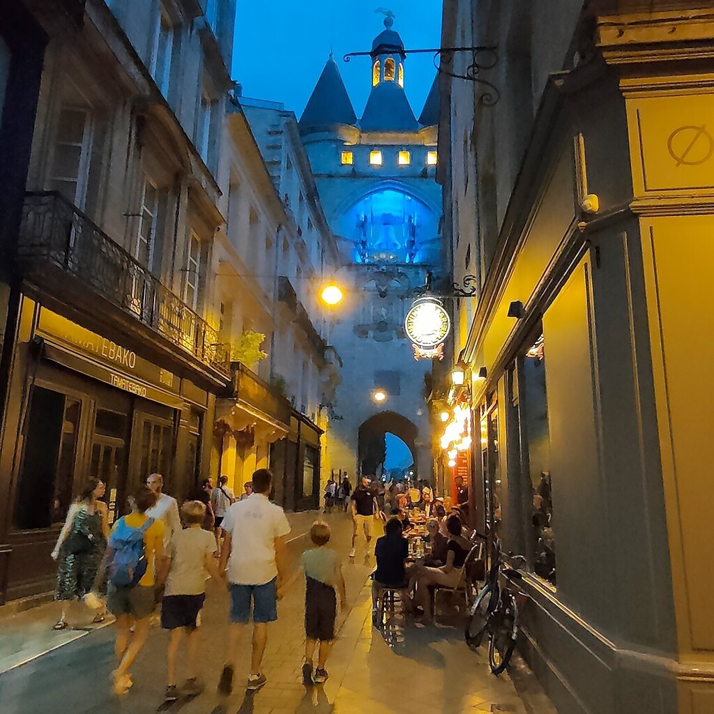SpotsFranceFR's tweet photo. Rue Saint James e(s)t la vue la plus jolie à Bordeaux...
__________
#bordeaux #spotsbordeaux #spotsfrance #spotsapps #burdeos🇫🇷 https://t.co/xGPK5jpeHT https://t.co/AFLWDqb6e0