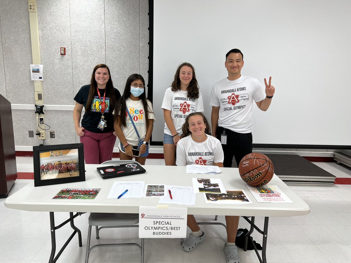 We’re having a blast welcoming our new freshmen and returning Atoms at our orientation and open house! Join the <a href="/AnnandaleAtoms/">Annandale High School</a> Special Olympics and Best Buddies club! Both our programs work to create an inclusive community through sports and activities. <a href="/FCPSR2/">FCPS Region 2</a> #unifiedsports