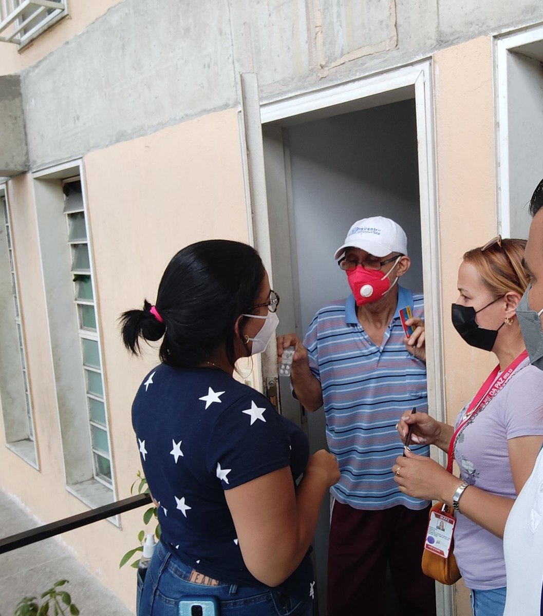 dirsalud_dc's tweet photo. Siguiendo las instrucciones de nuestra Ministra @MagaGutierrezV se realizó Jornada de Atención Médica casa a casa en el sector Carapa. 
#JuntosPorCadaLatido 
@NicolasMaduro 
@MinSaludVE 
@MagaGutierrezV 
@gestionperfecta
@Nahumjfernandez https://t.co/1XmvBo24Sx