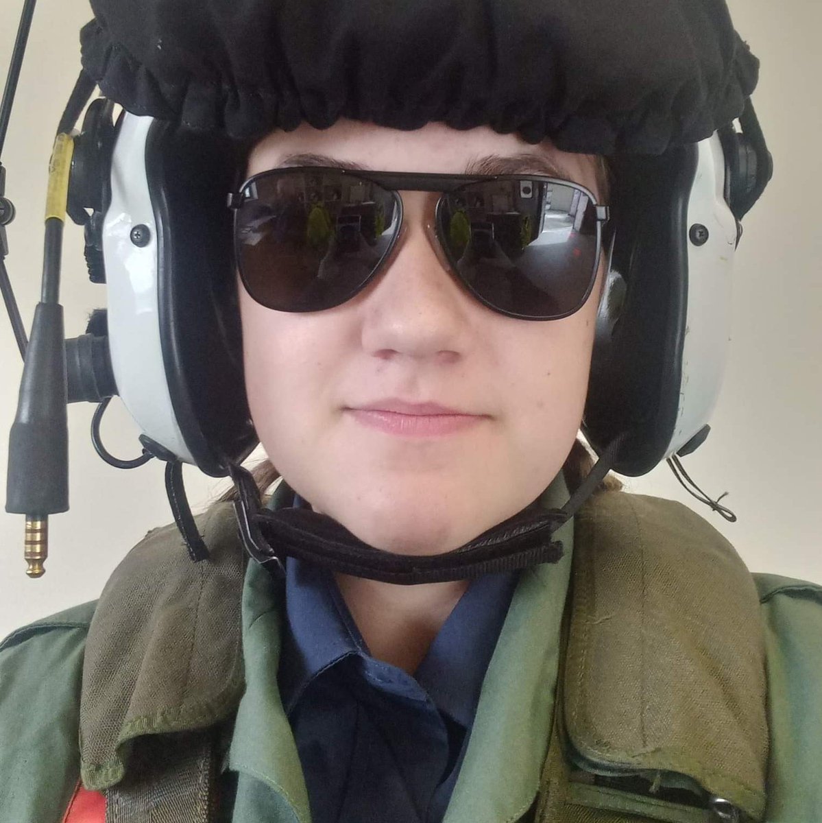 IzzyGraney's tweet photo. Today was a good day! Up, did a tour of Wiltshire in the little Grob Tutor and even got to throw some shapes in the air! Late birthday treat :-)  #aviationgirl #futurepilot #TopGunGirl https://t.co/XKDBtnOtn7