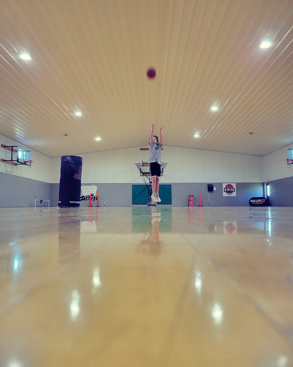 Good start to the day

#basketball #basketballworkout #morningroutine
#gettingshotsup
