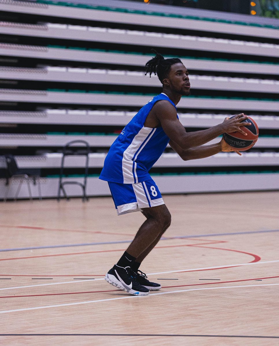 Congratulation Lorenzo Williams on getting three As.

Lorenzo will be heading to Warwick University. 

<a href="/derbycollege/">Derby College</a> <a href="/DerbyColSport/">DerbyCollegeSport</a> 
#DiSE